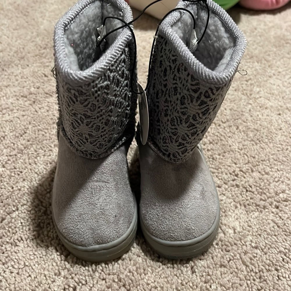 Toddler girl size 5 grey boot